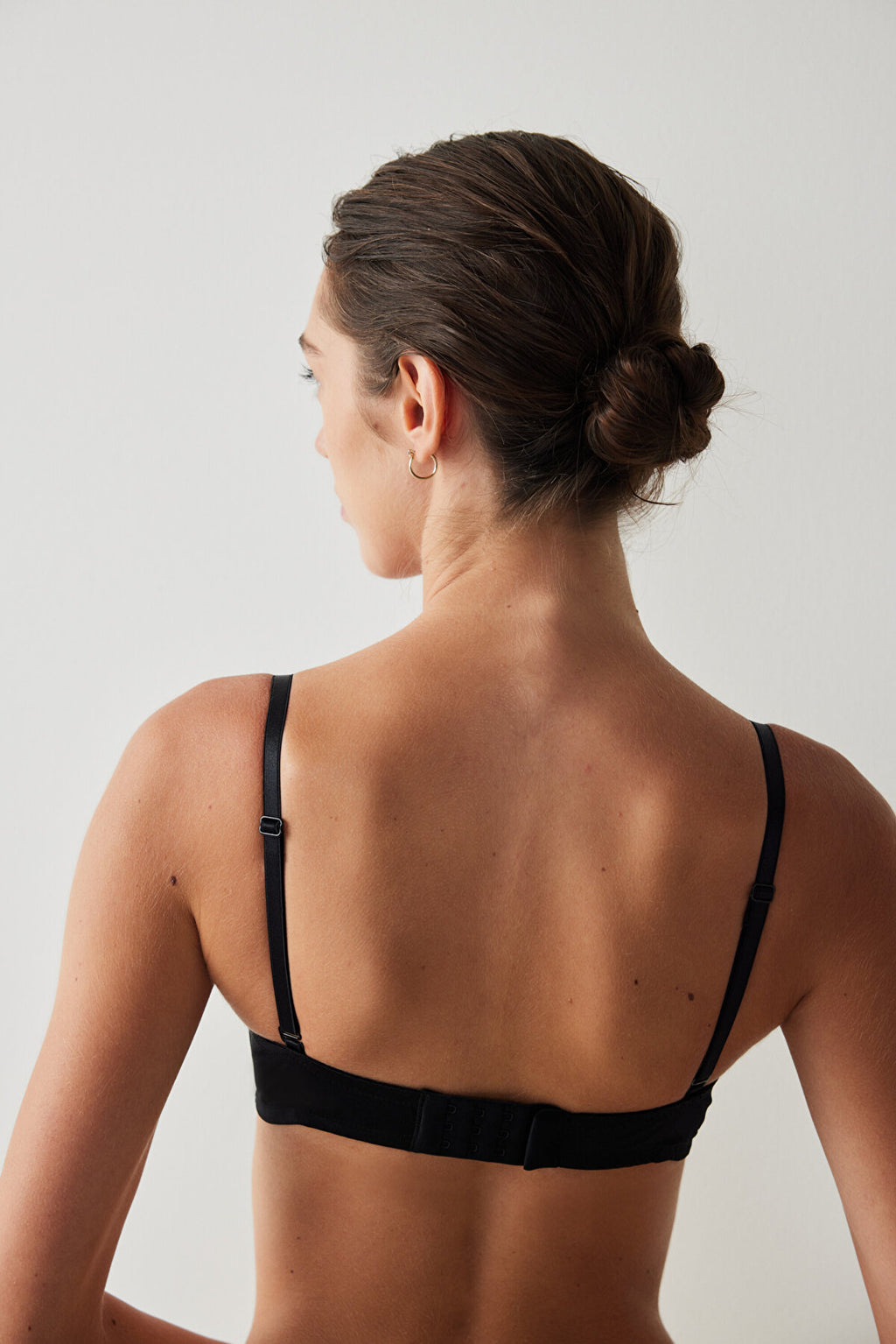 حمالة صدر مبطنة بدون حمالات سوداء لوو كت