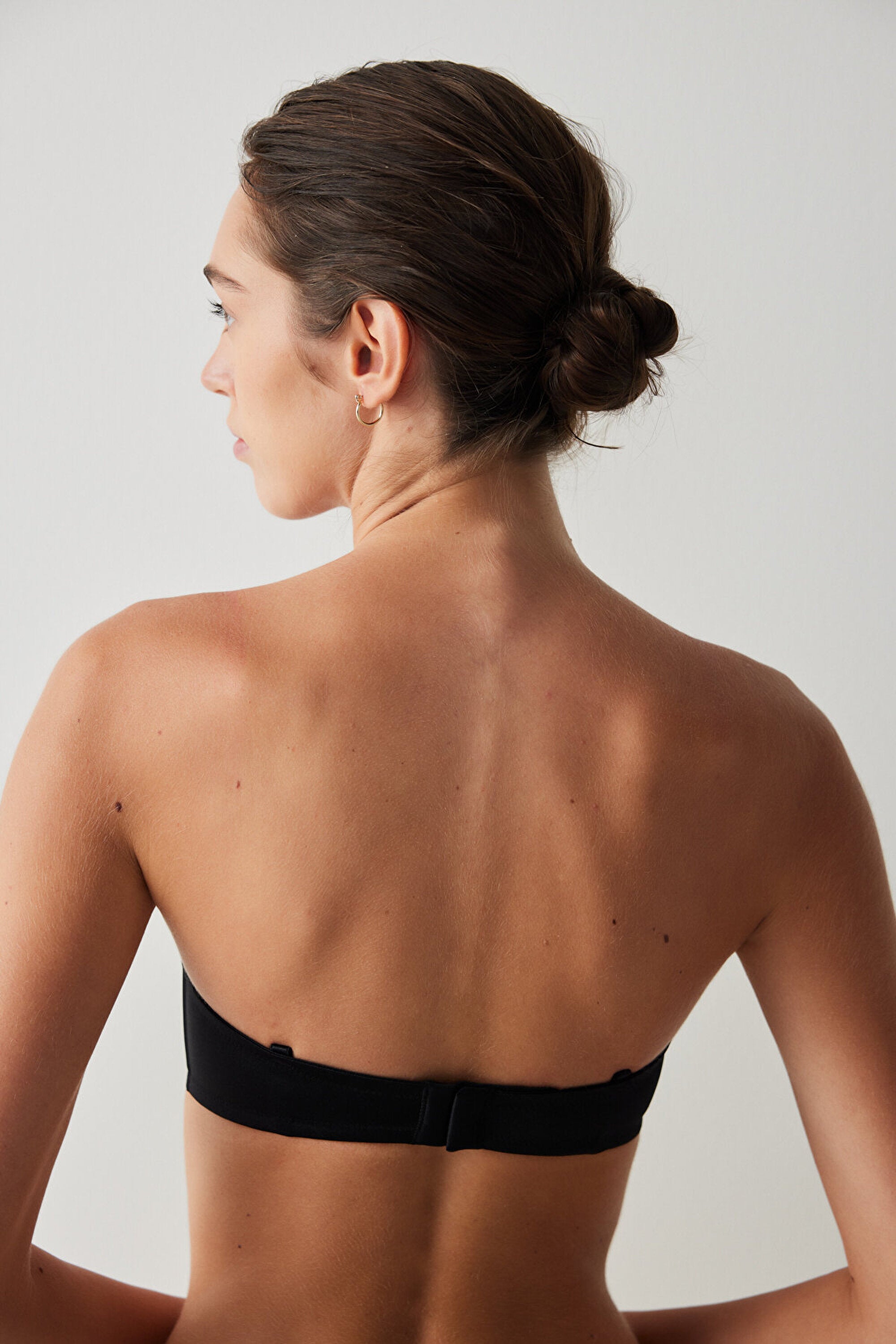 حمالة صدر مبطنة بدون حمالات سوداء لوو كت