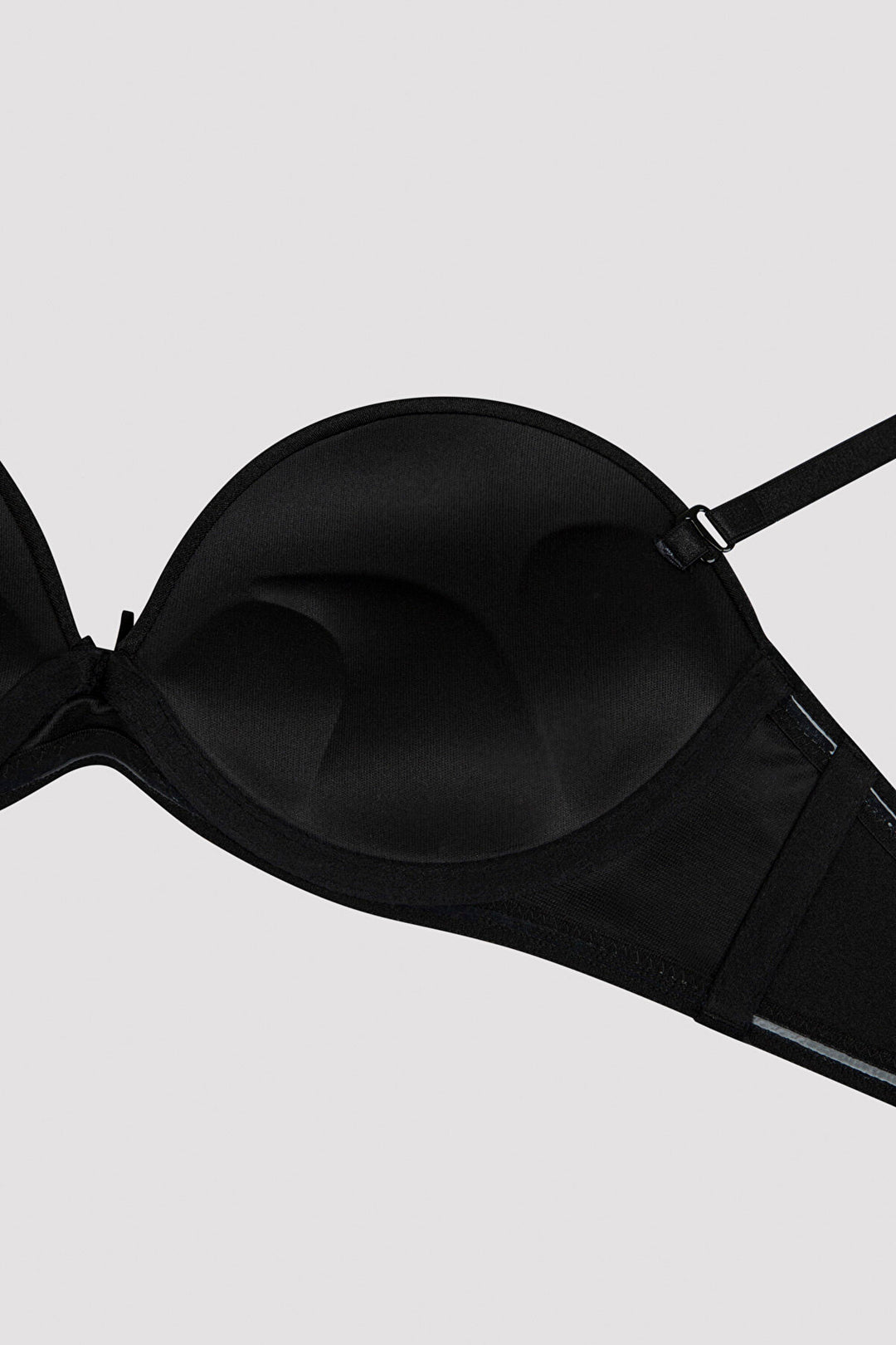 Low-Cut Wow Strapless Push Up Padded Underwire Black Bra