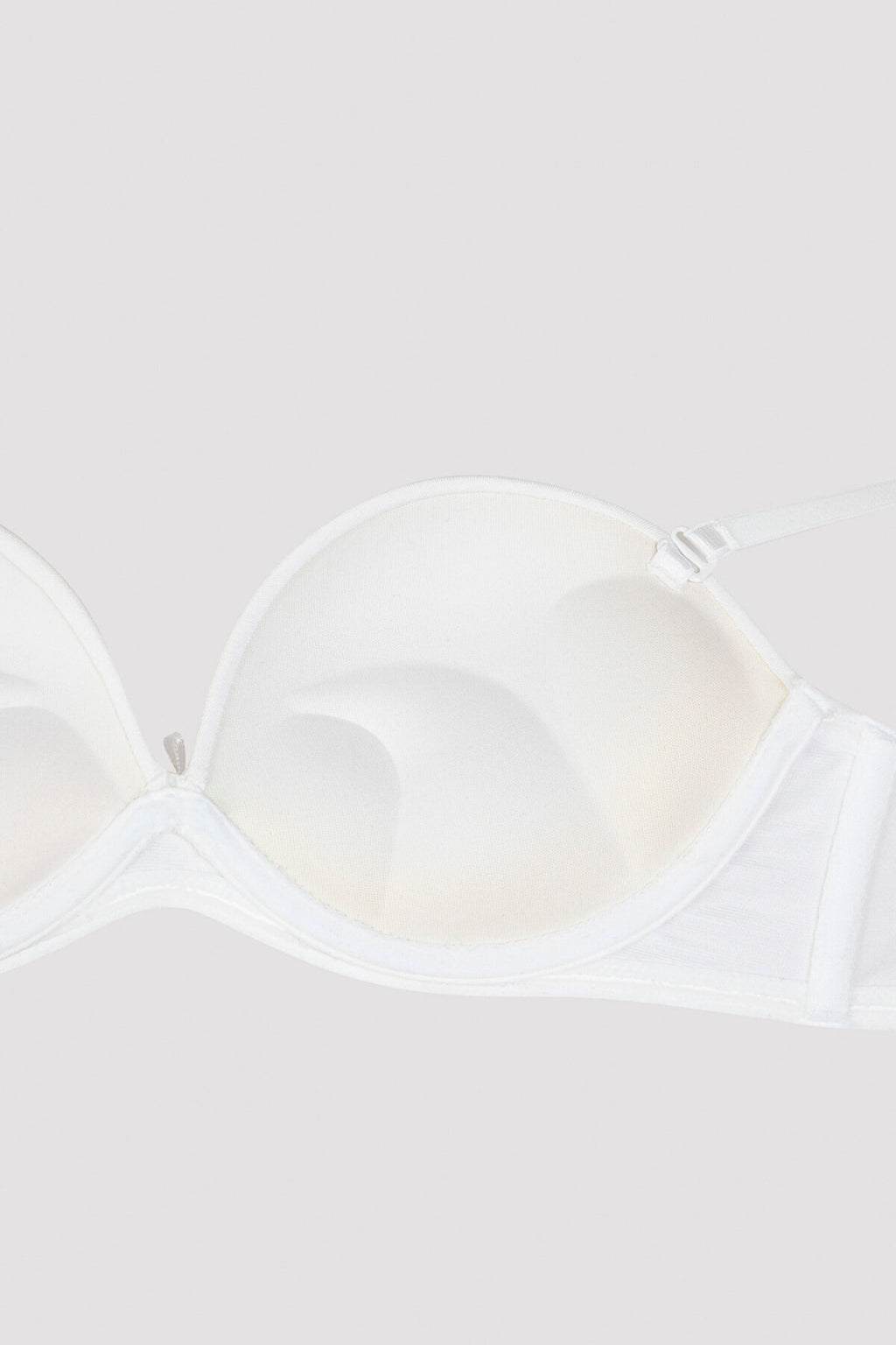 حمالة صدر مبطنة بدون حمالات سوداء لوو كت