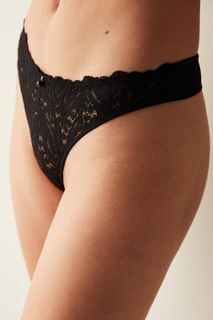 Broiderie Black Thong