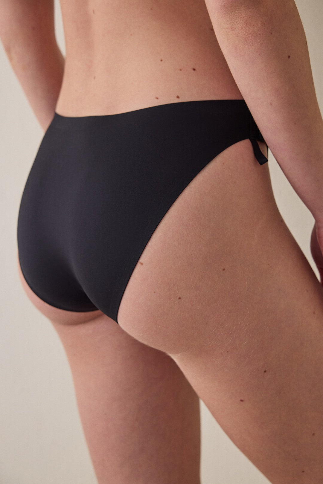 Black Seamless Mid-Waist Slip Panties