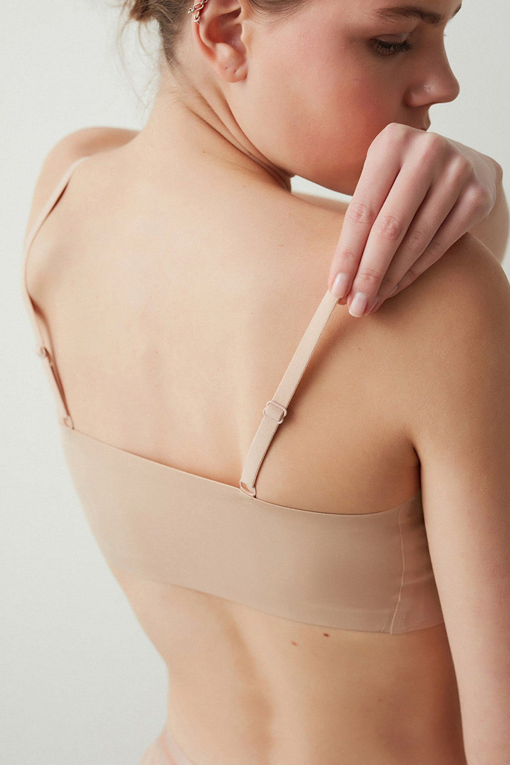 #Izbırakmaz Invisible Beige Seamless Bralette Without Wire