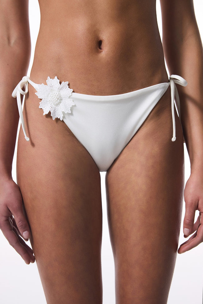 Adeline Flower Accessorized White Bikini Bottom - Gamze Erçel Collection Hover Image