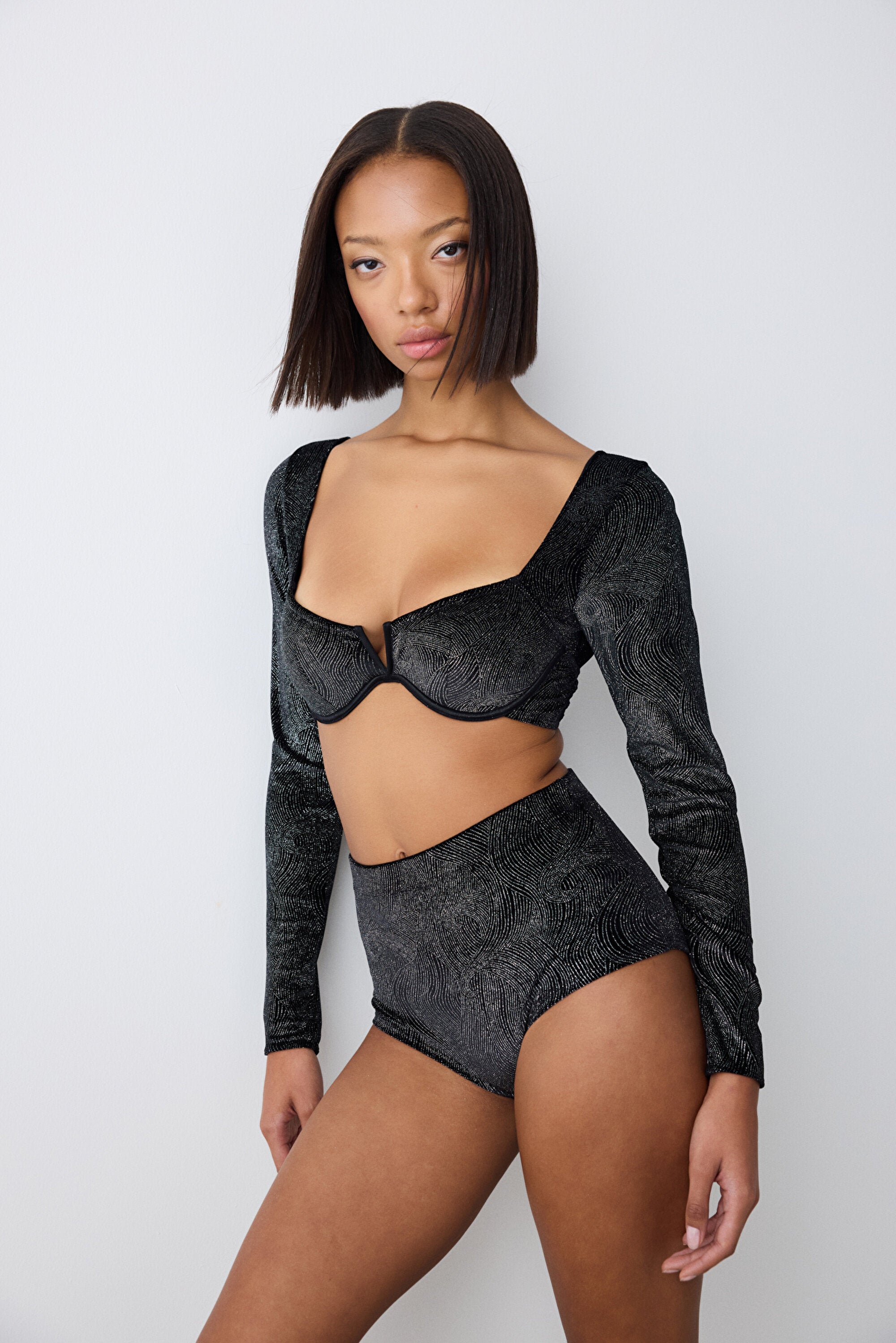 Shinny Velvet Long Sleeve Black Croplet