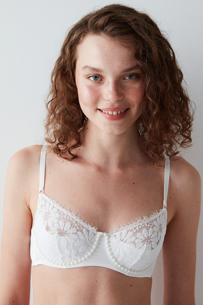 Valeria Pearl Underwire White Lifting Bra Hover Image