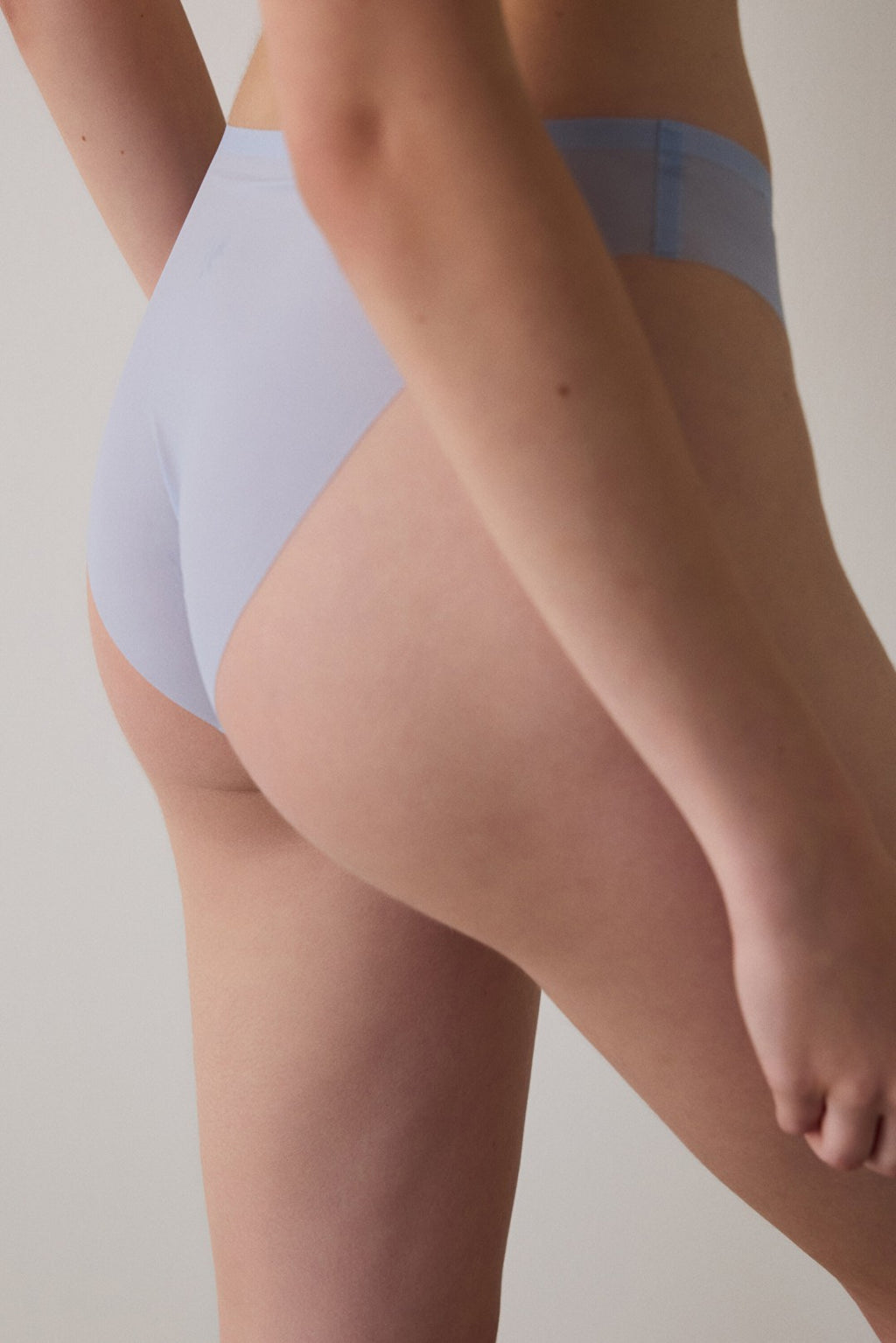 Zero Gram Seamless Non-Trace Normal Waist Briefs