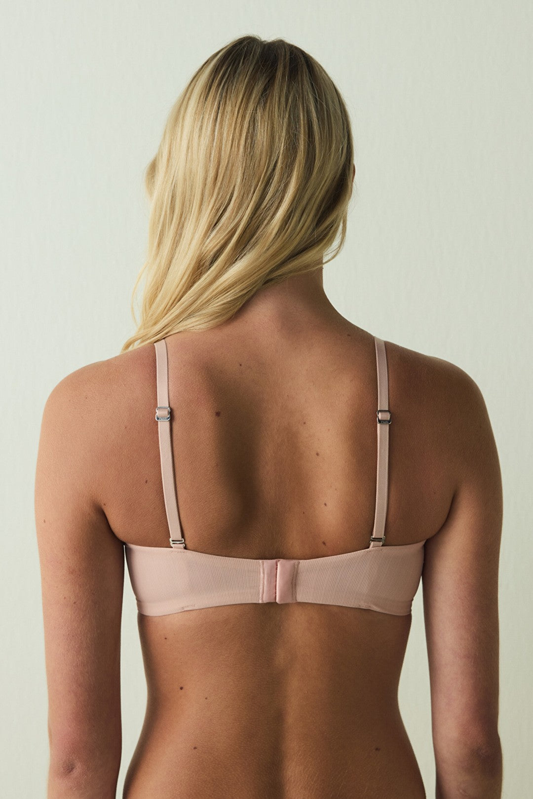 Black Essentials Lotus Underwired Non-Padded Strapless Shaping Bra