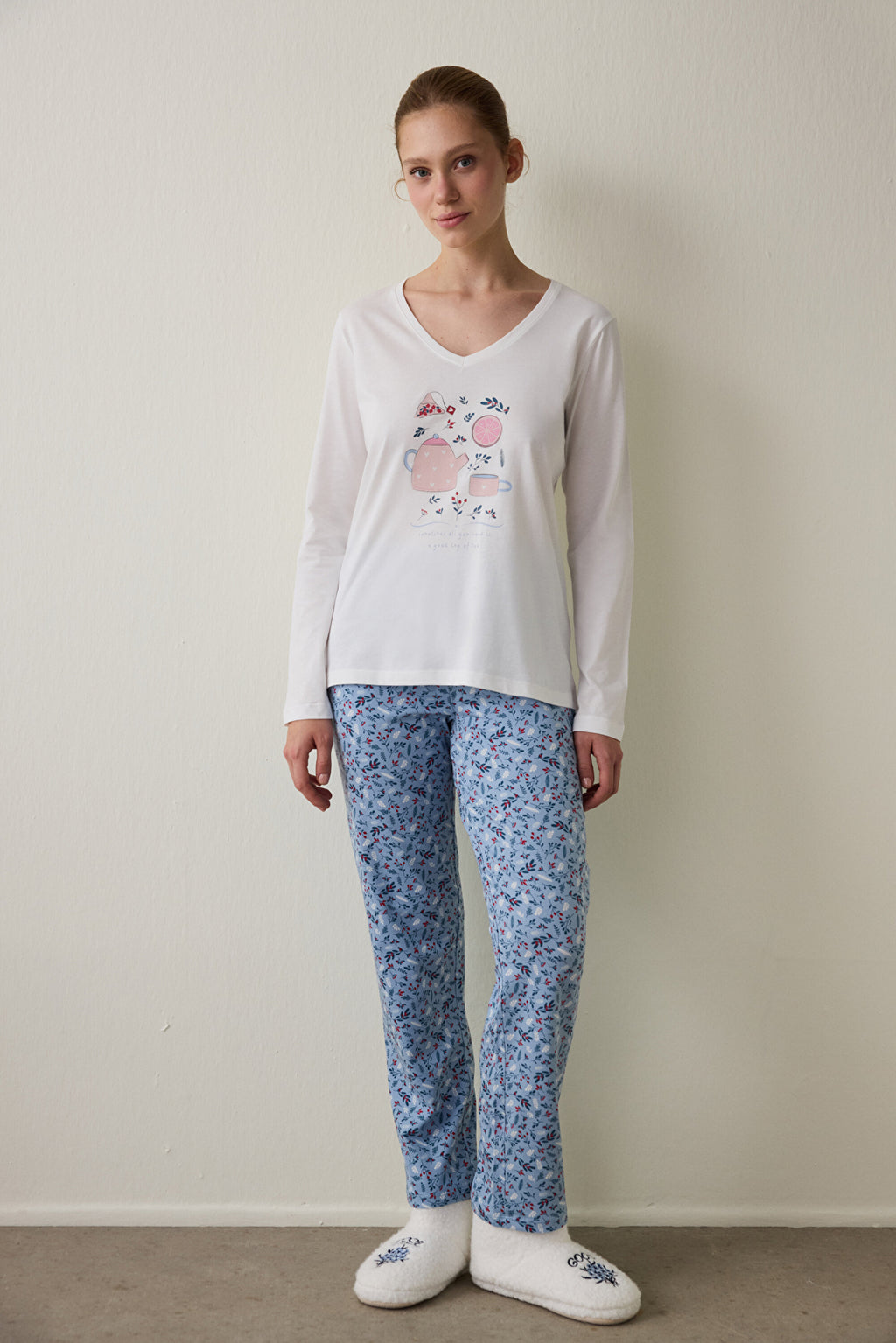 Cup of Tea Patterned V-Neck Cotton Long Sleeve Pajama Set