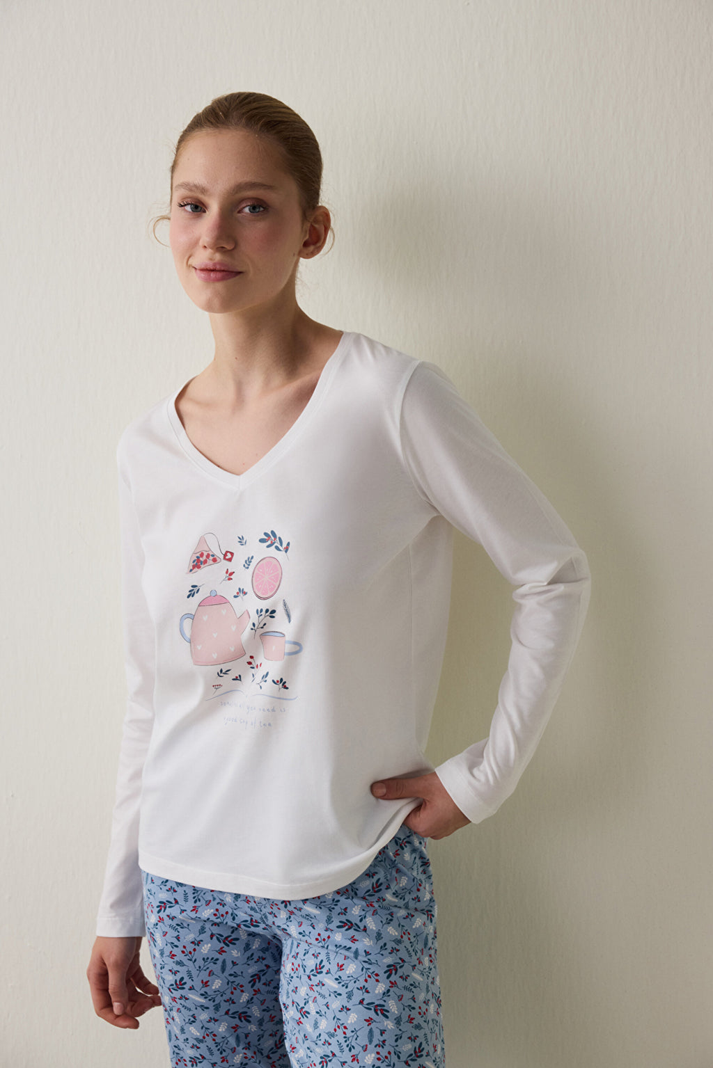 Cup of Tea Patterned V-Neck Cotton Long Sleeve Pajama Set