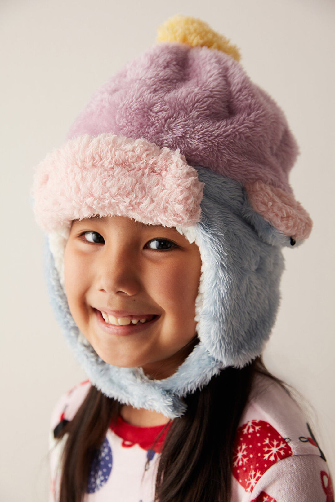 قبعة بناتي ملونة بالثلج