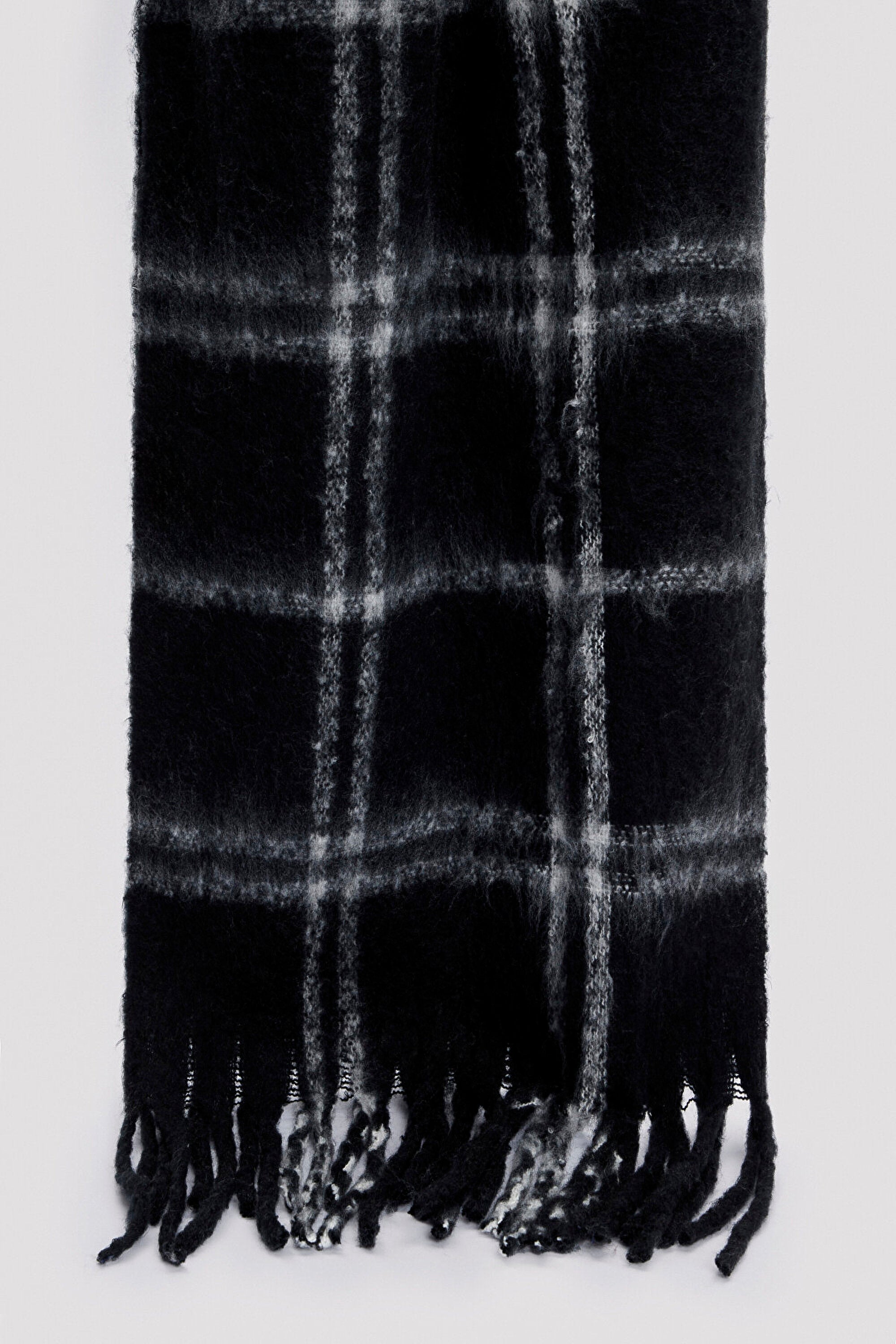 Pena Black Scarf
