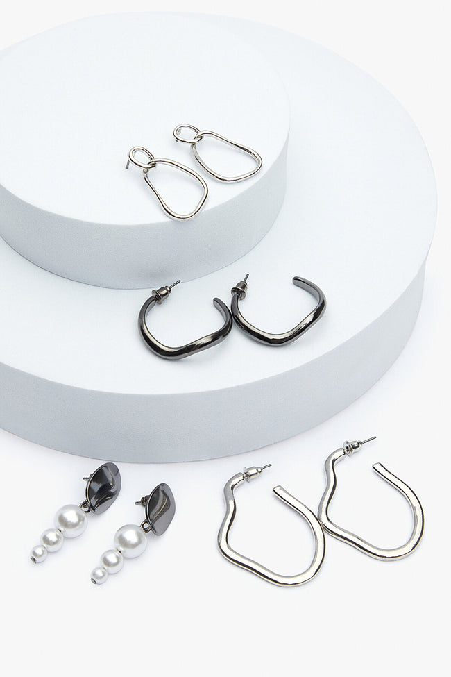 طقم حلق فضي من هولي Hover Image