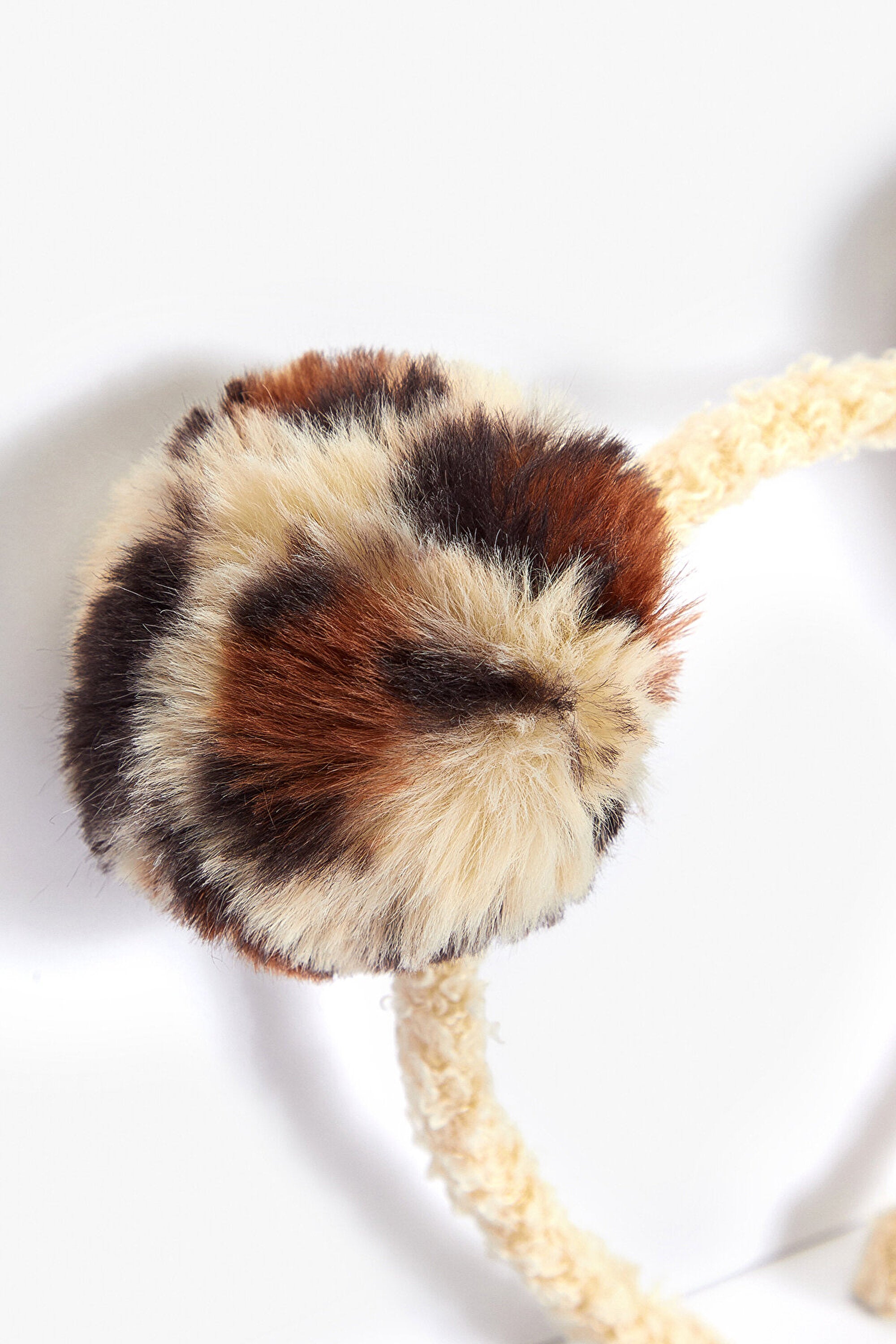 تاج إكرو ليوبارد بناتي