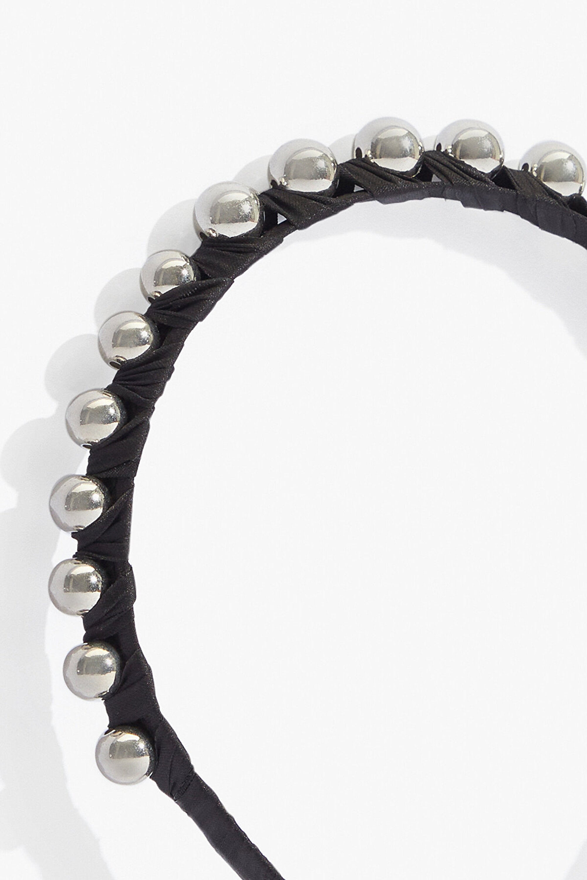 سيلك باندو باللون الفضي