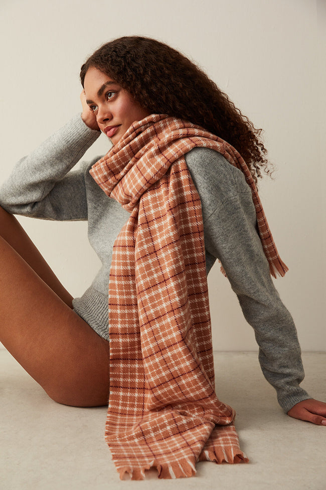 Aren Checkered Scarf Main Image