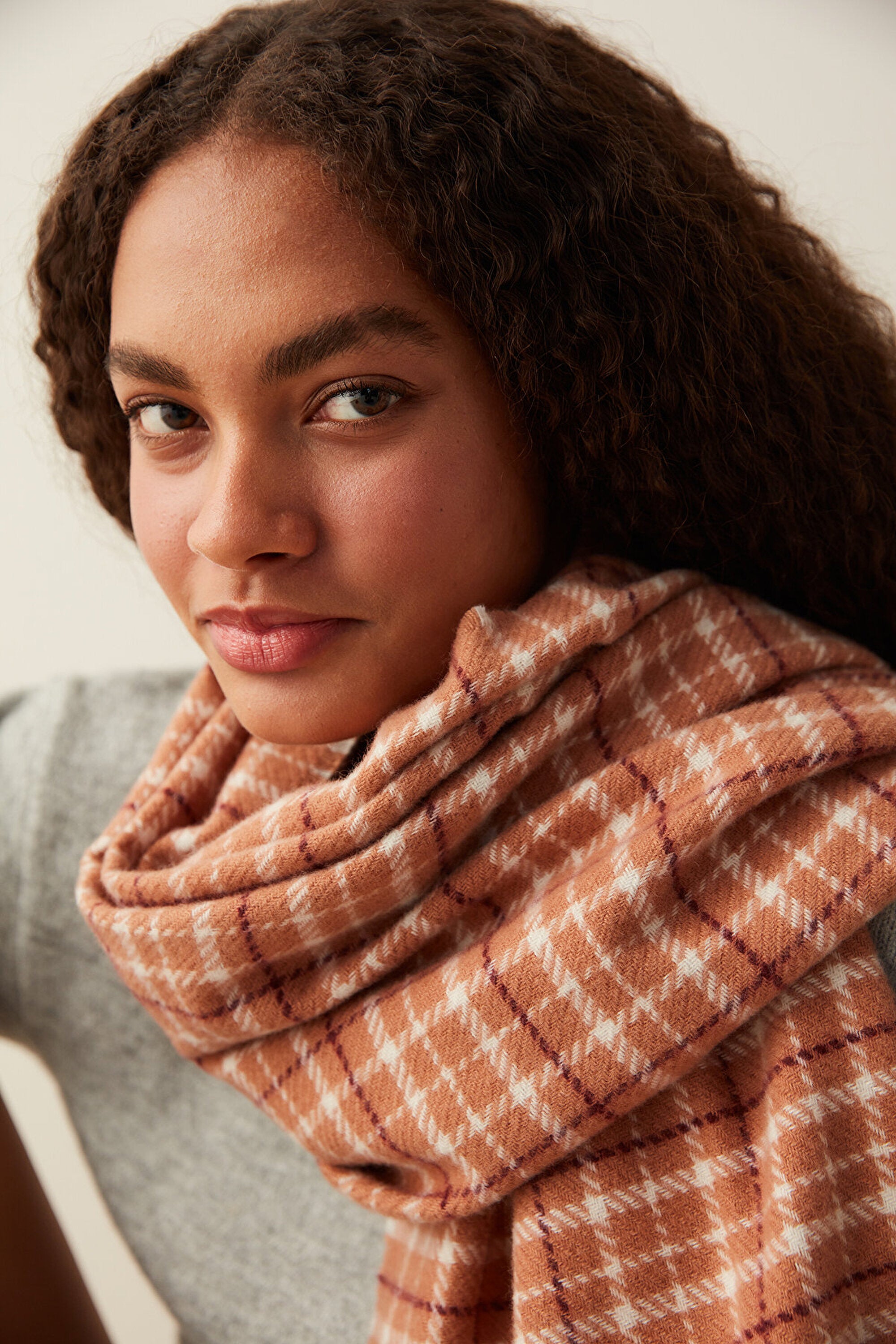 Aren Checkered Scarf
