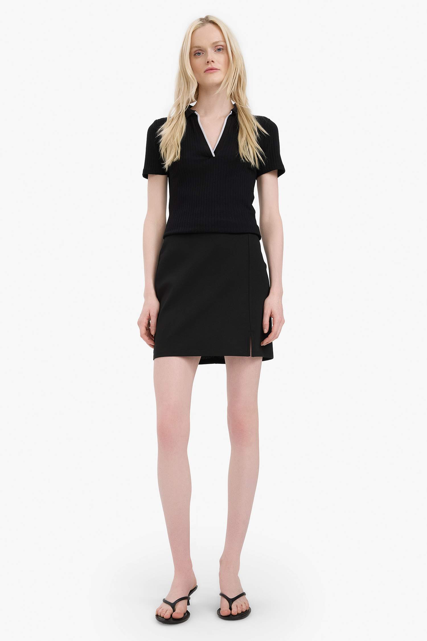 A Line Normal Waist Basic Slit Black Mini Skirt