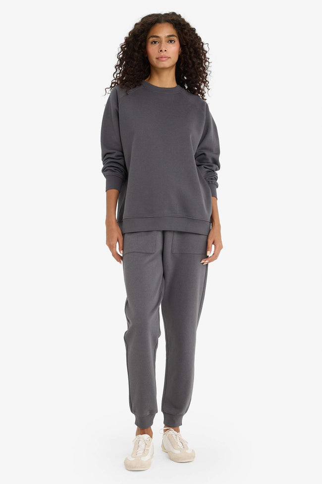 Oversized, loose fit, crew neck, basic, simple thick sweatshirt Main Image