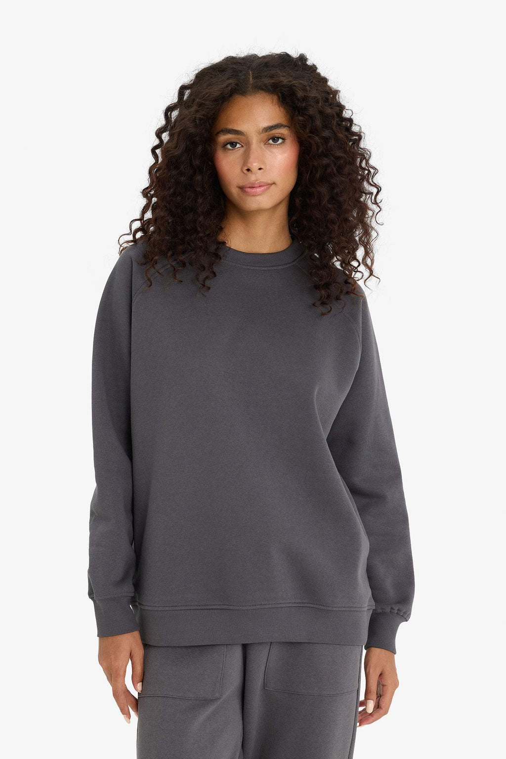 Oversized, loose fit, crew neck, basic, simple thick sweatshirt