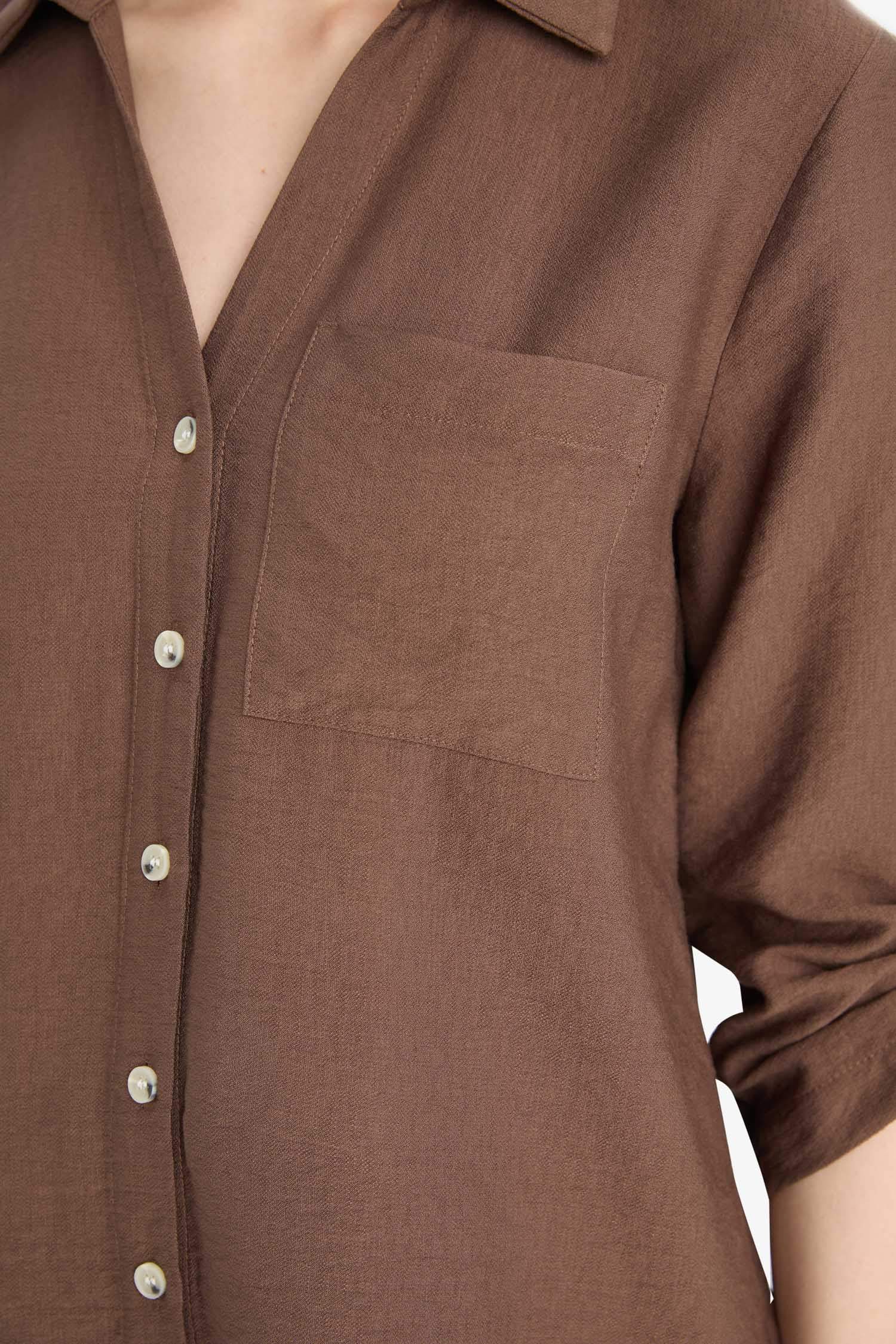 Regular fit, long sleeve shirt with shirt collar
