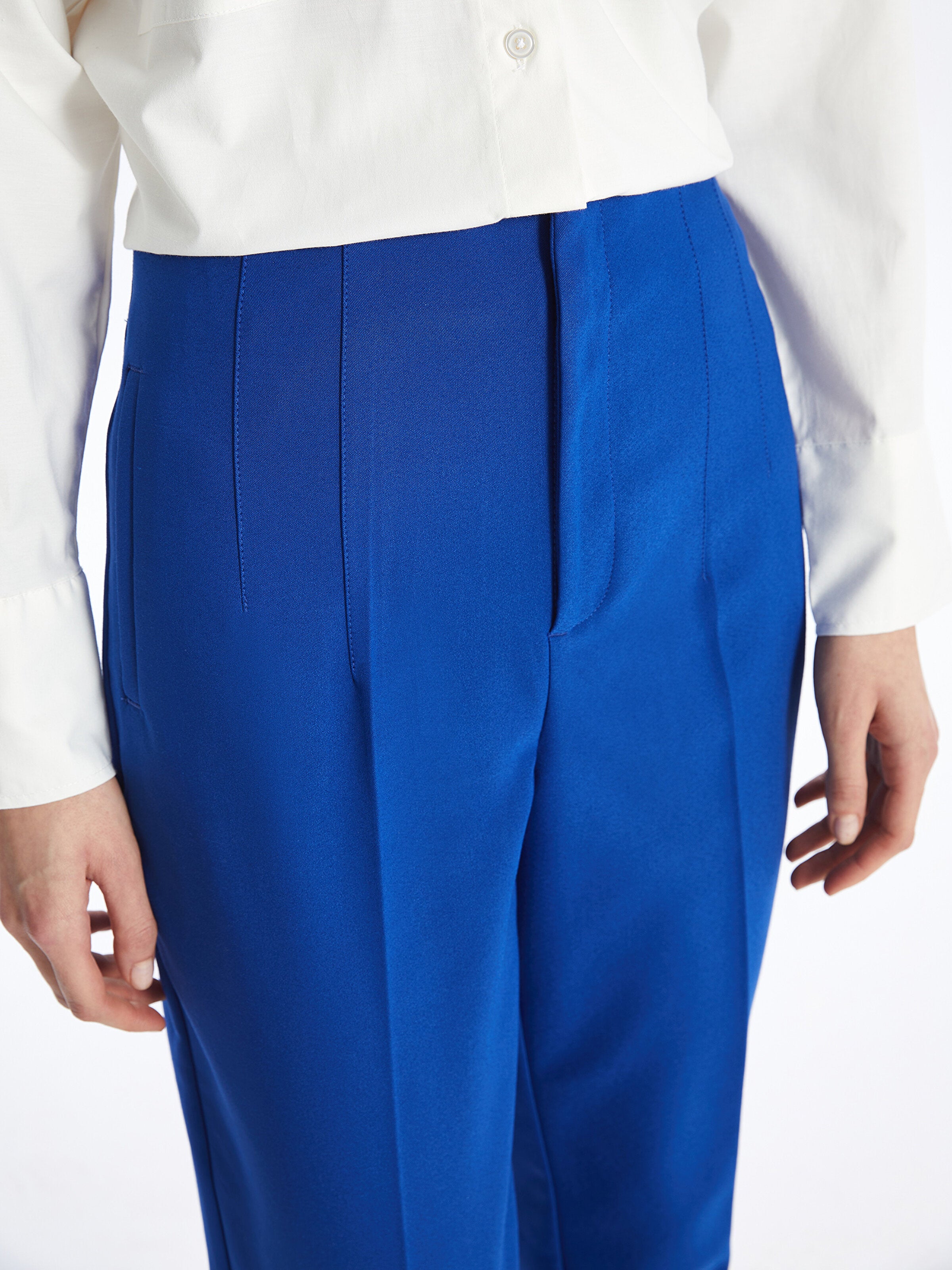 Women Carrot Cut Straight Trousers