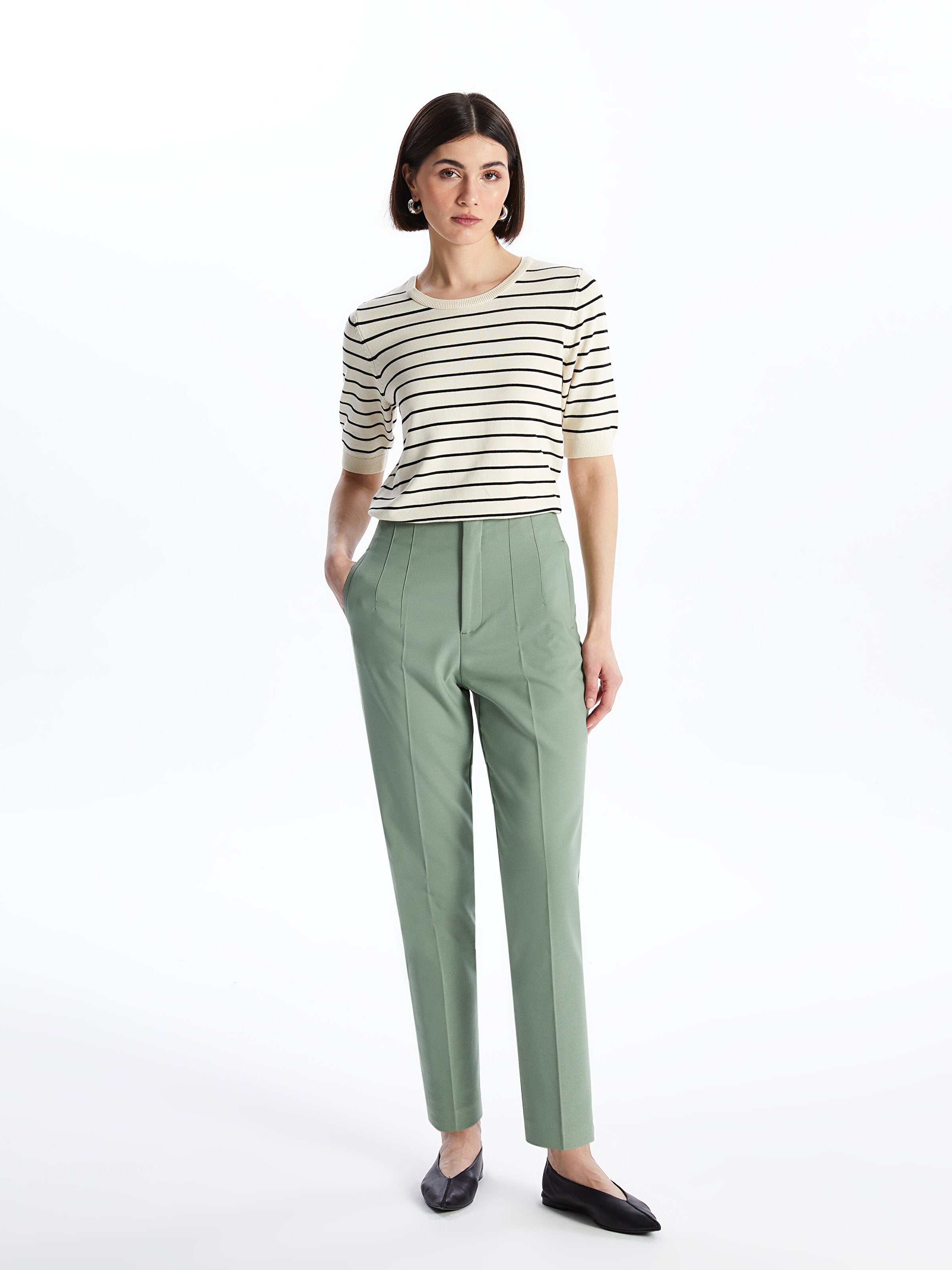 Women Carrot Cut Straight Trousers