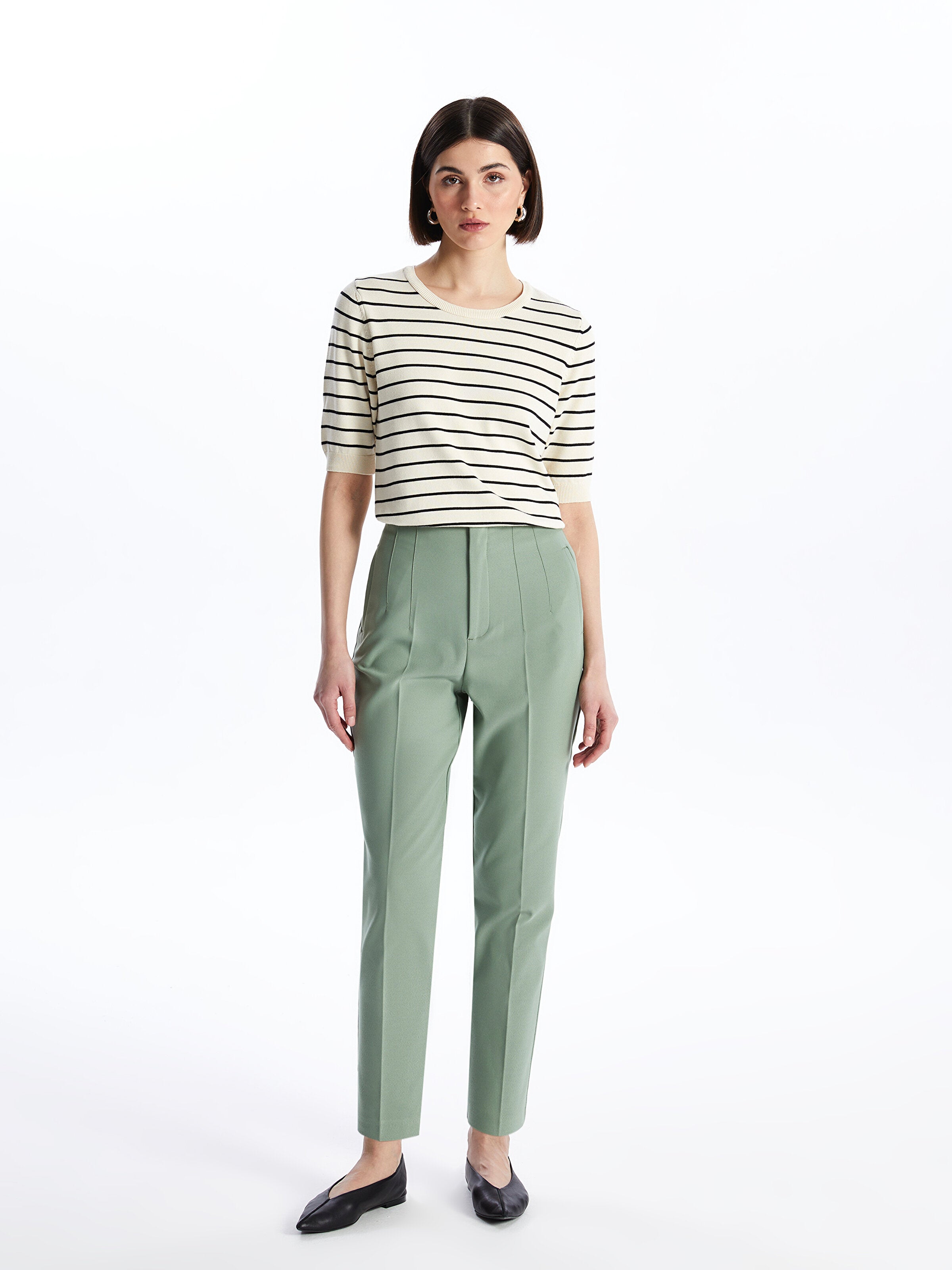 Women Carrot Cut Straight Trousers