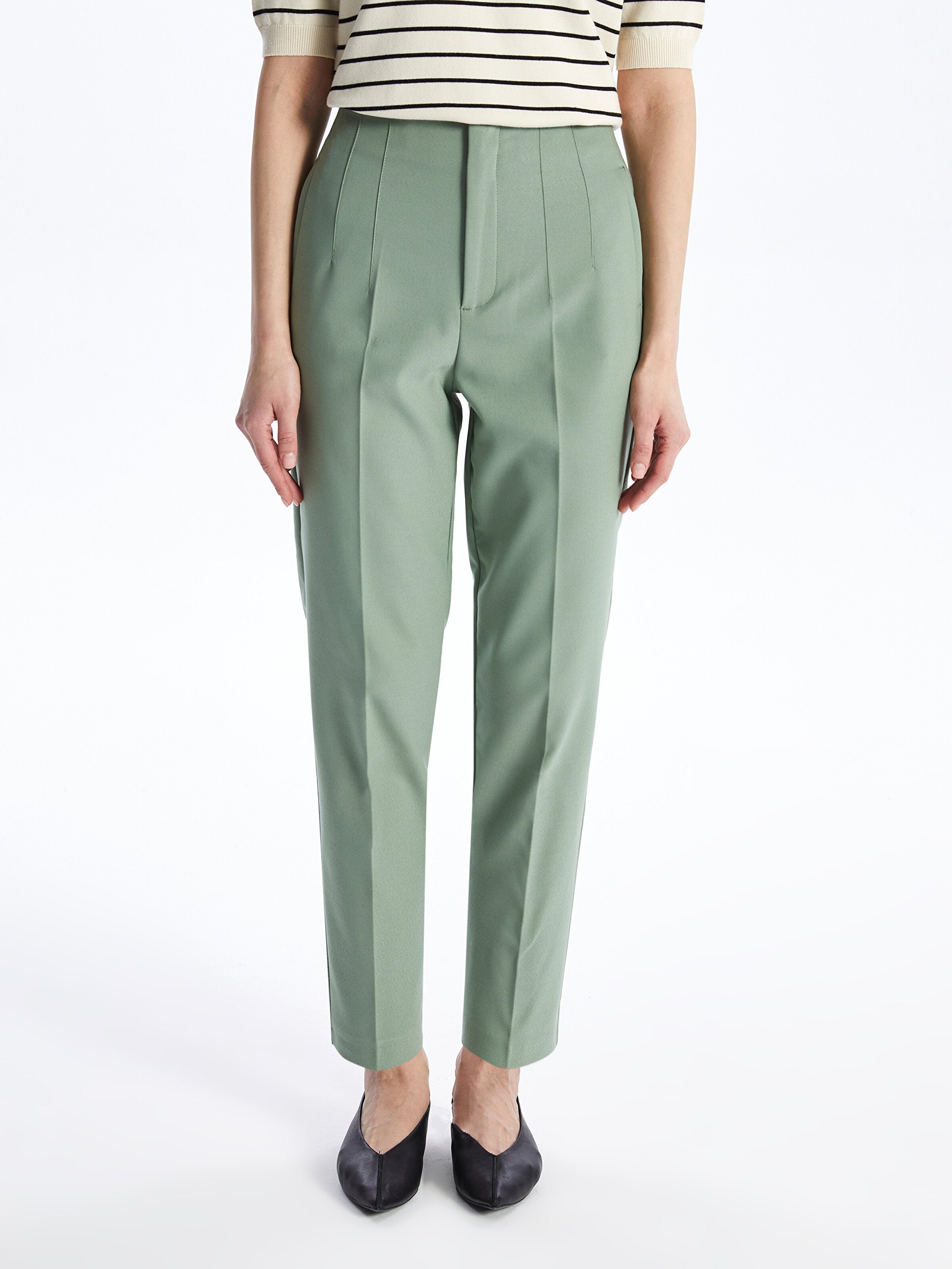 Women Carrot Cut Straight Trousers