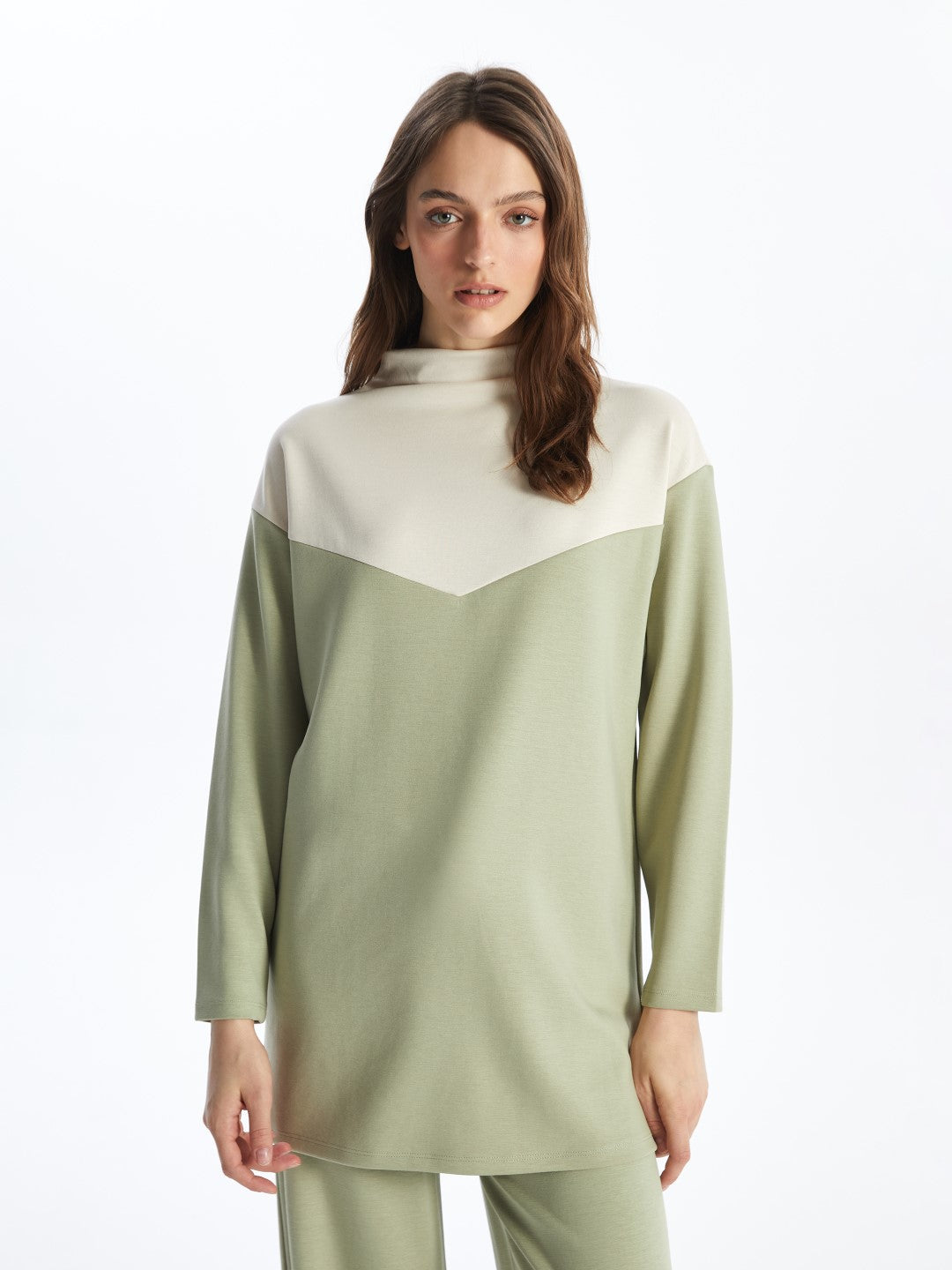 LCWAIKIKI Classic

Matte Green Stand Collar Color Block Oversize Women's Tunic