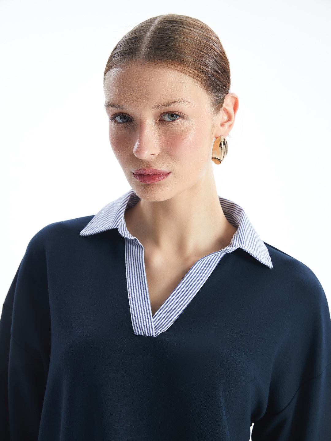 LCWAIKIKI Basic

Navy Blue Shirt Collar Plain Long Sleeve Women's Sweatshirt