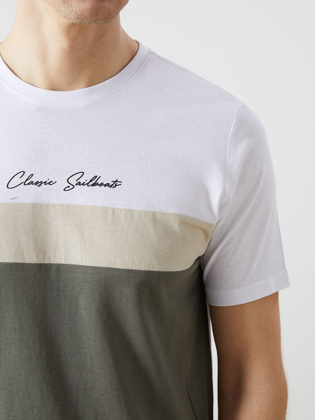 LCWAIKIKI Classic White Crew Neck Short Sleeve Color Block Men T-Shirt