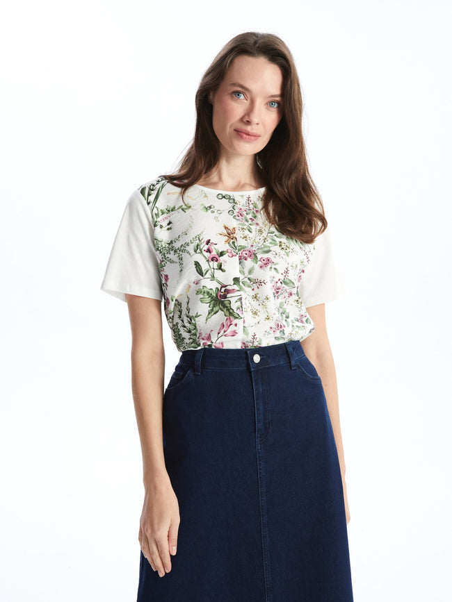 LCW Grace Crew Neck Floral Women T-Shirt Hover Image