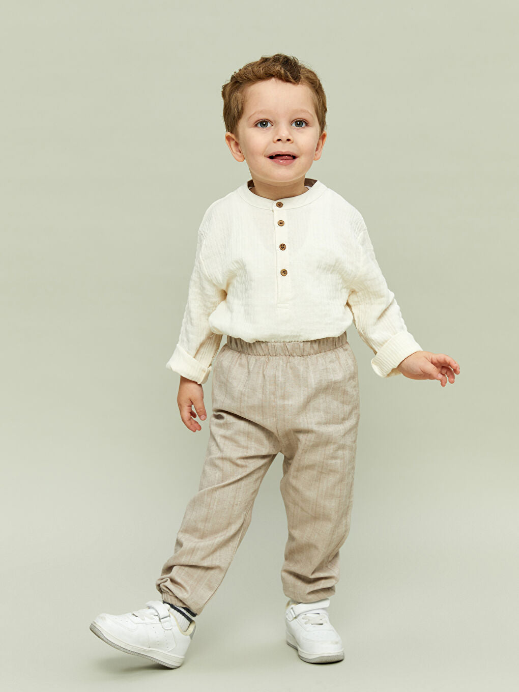 LCW baby Ecru Mandarin Collar Baby Boy T-Shirt and Pants 2-Pack