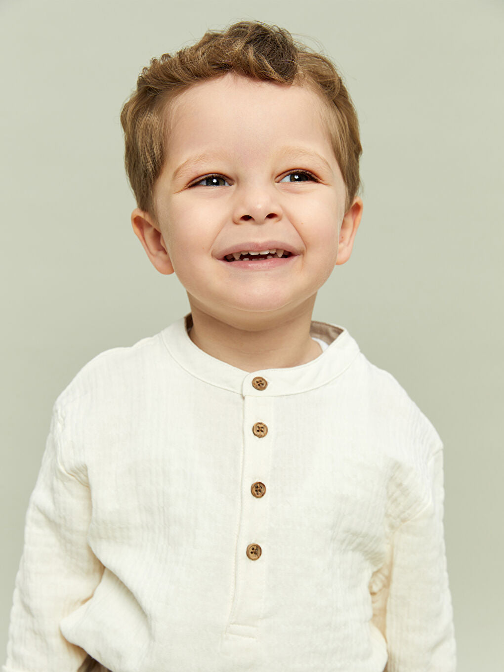 LCW baby Ecru Mandarin Collar Baby Boy T-Shirt and Pants 2-Pack