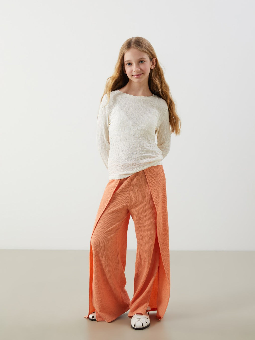 LCW Kids Crew Neck Textured Girls Crop T-Shirt