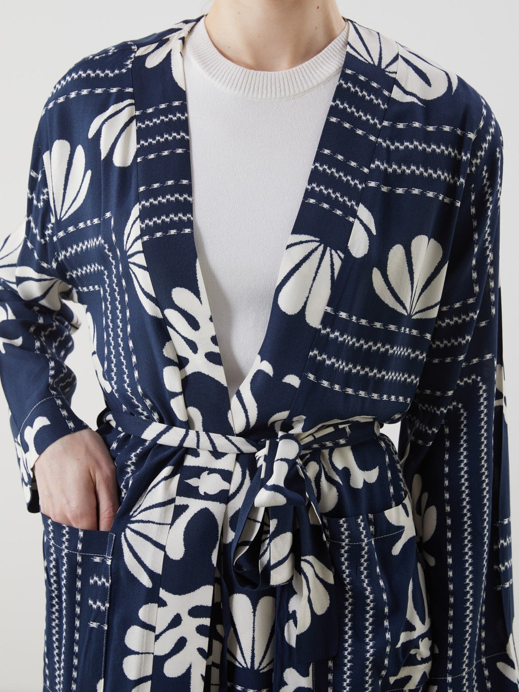 LCW Modest Shawl Collar Patterned Oversize Women Kimono