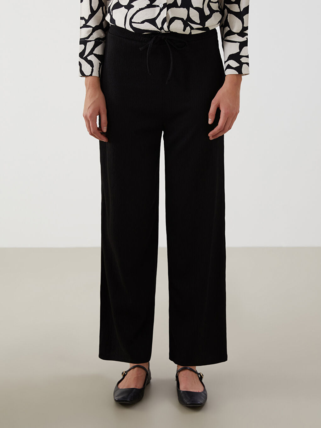 LCW Modest Black Elastic Waist Textured Women Trousers