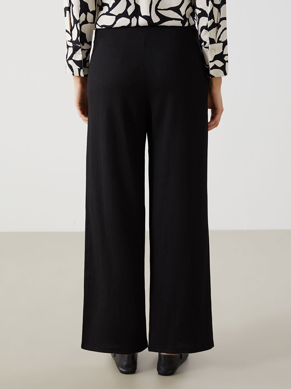 LCW Modest Black Elastic Waist Textured Women Trousers