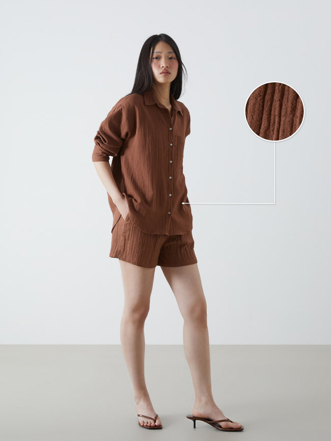 LCW Vision Elastic Waist Textured Women Shorts Hover Image