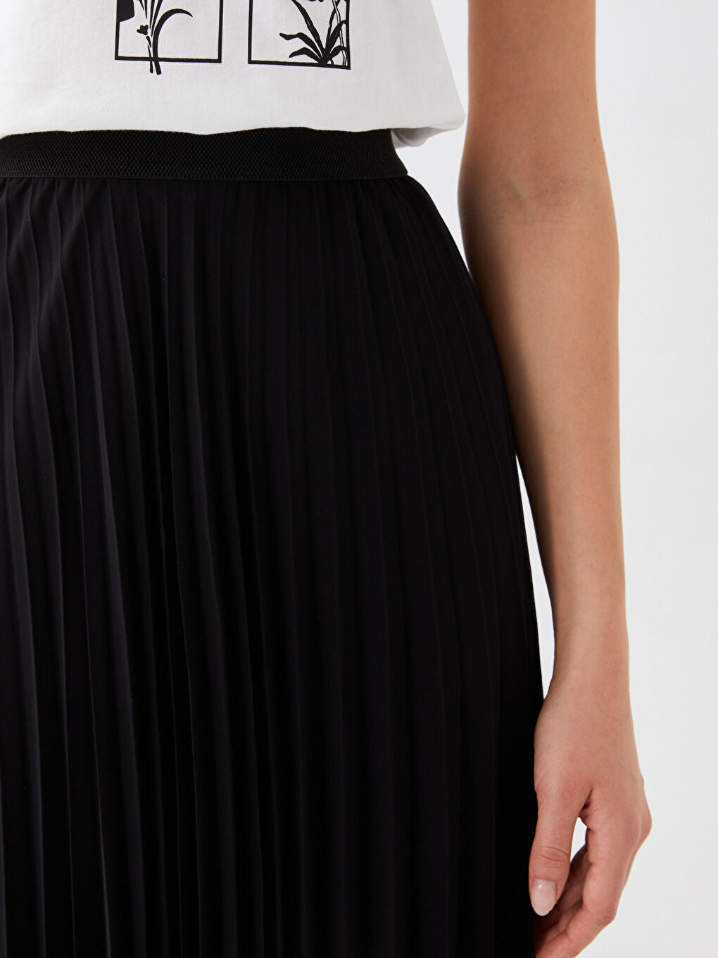 Women Pleated Skirt With Elastic Waist