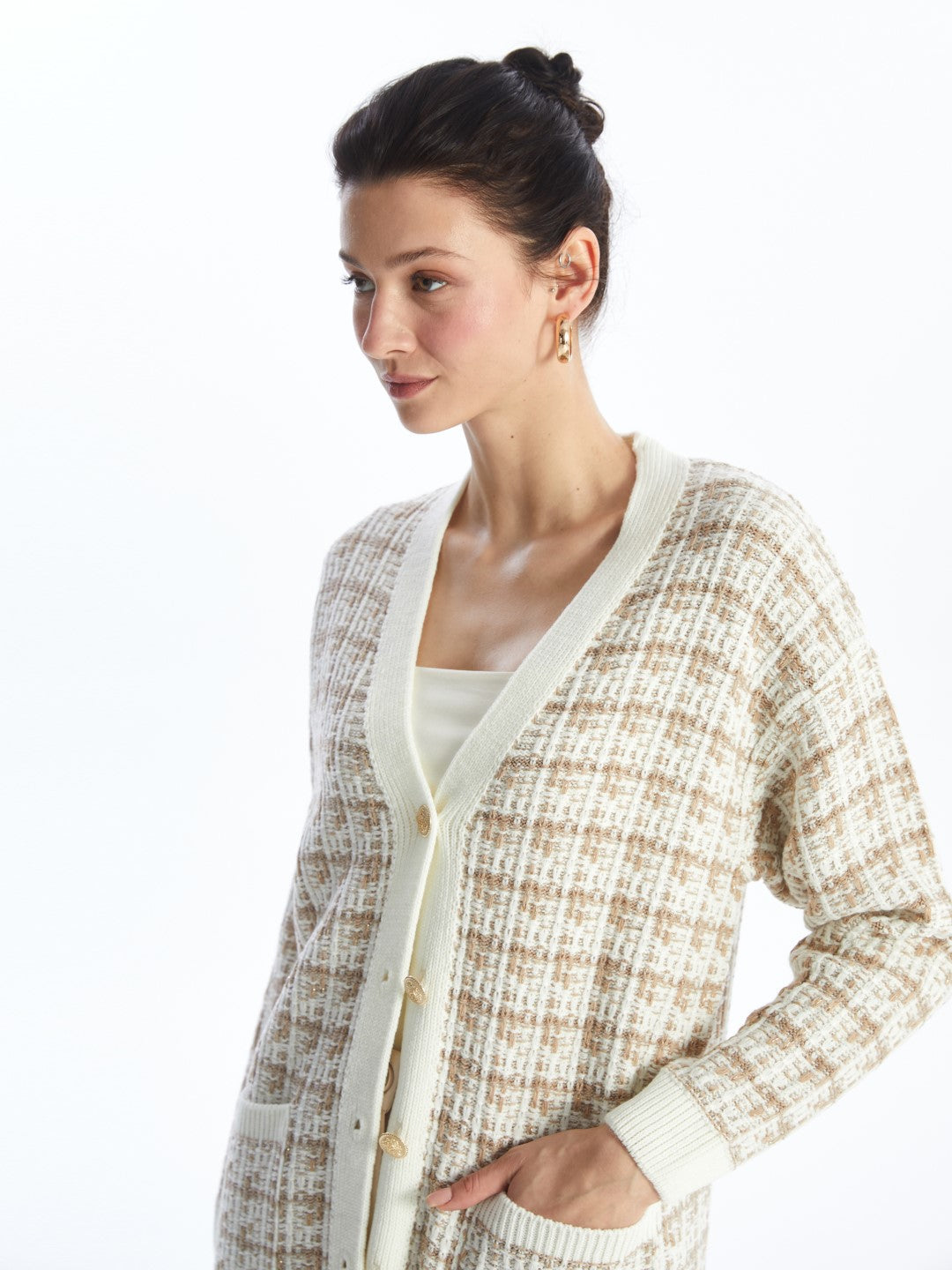 LCWAIKIKI Basic

Light Brown V Neck Plaid Long Sleeve Women's Knitwear Cardigan