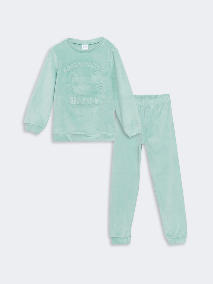 LCW Kids

Light Green Crew Neck Velvet Girls Pajama Set