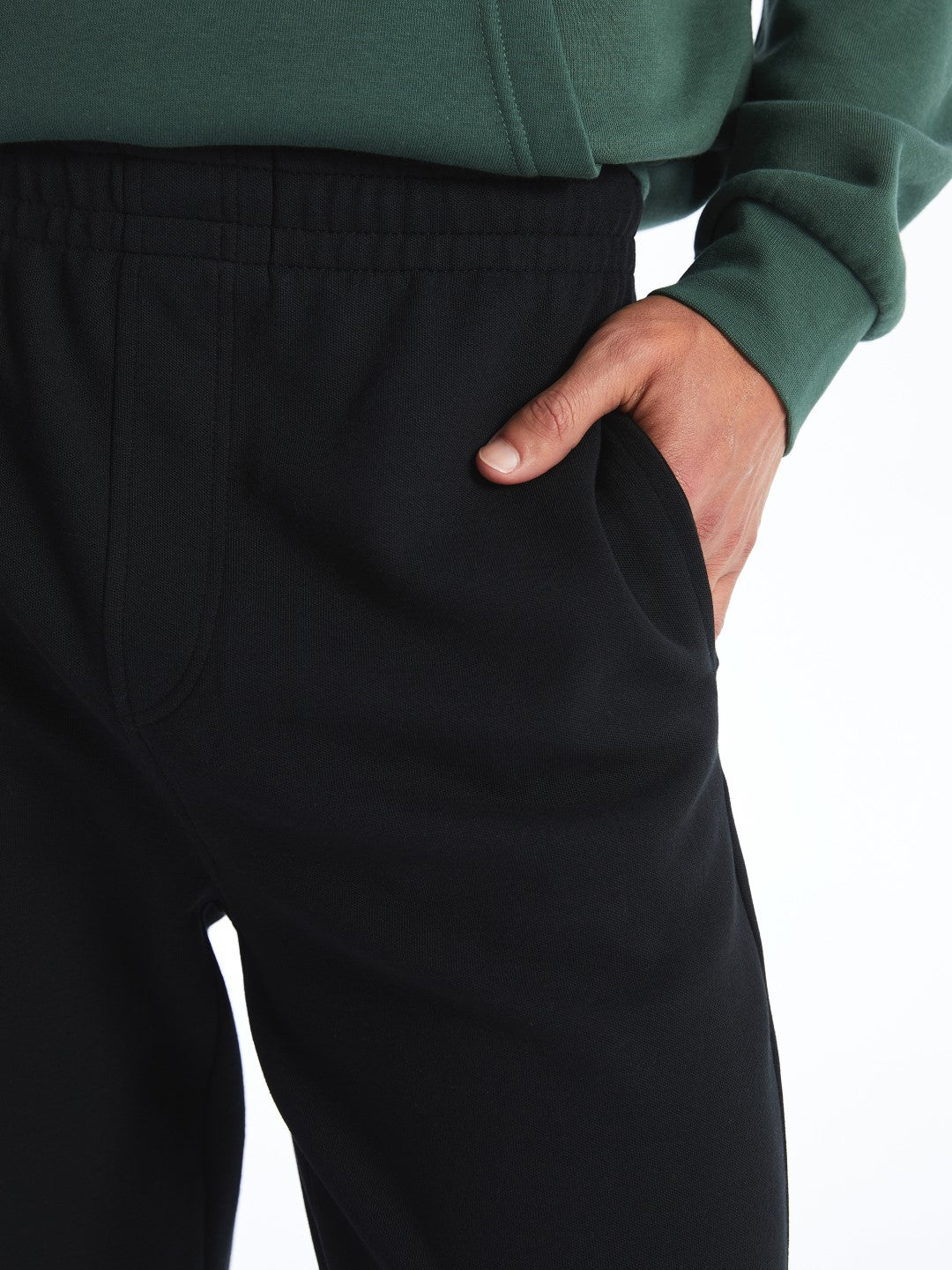 LCWAIKIKI Classic

New Black Standard Fit Men's Sweatpants