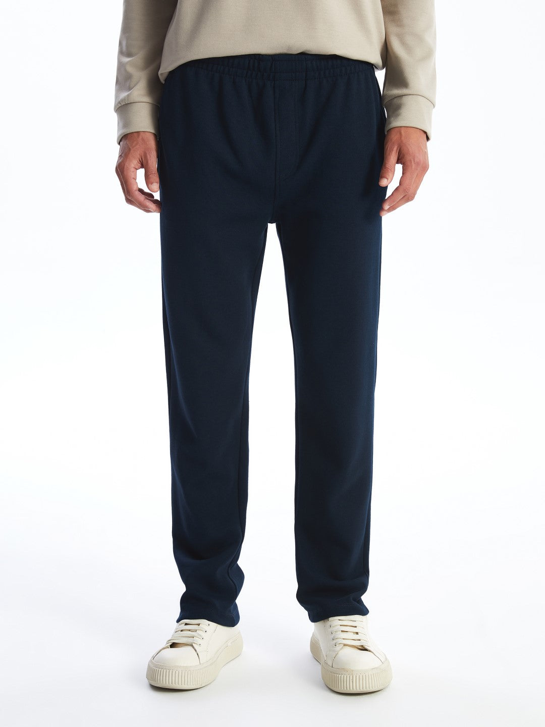 LCWAIKIKI Classic

New Black Standard Fit Men's Sweatpants