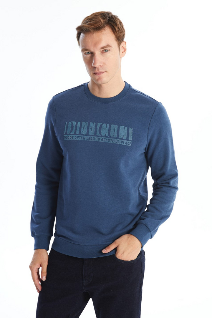 LCWAIKIKI Classic

Light Navy Blue Crew Neck Long Sleeve Printed Men's Sweatshirt