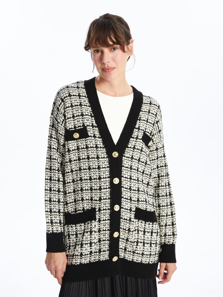 LCWAIKIKI Classic

Black Jacquard V Neck Plaid Women's Knitwear Cardigan