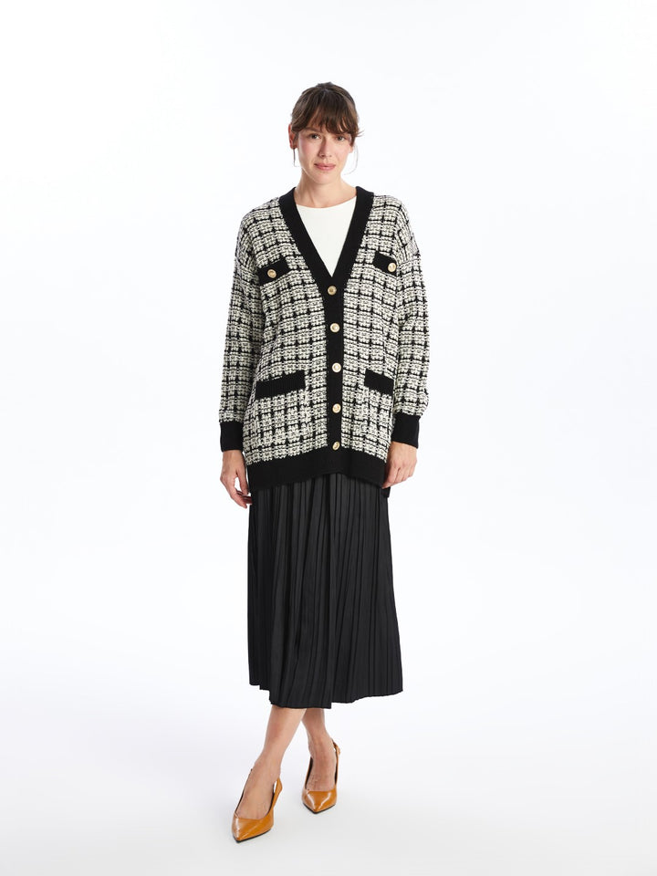 LCWAIKIKI Classic

Black Jacquard V Neck Plaid Women's Knitwear Cardigan