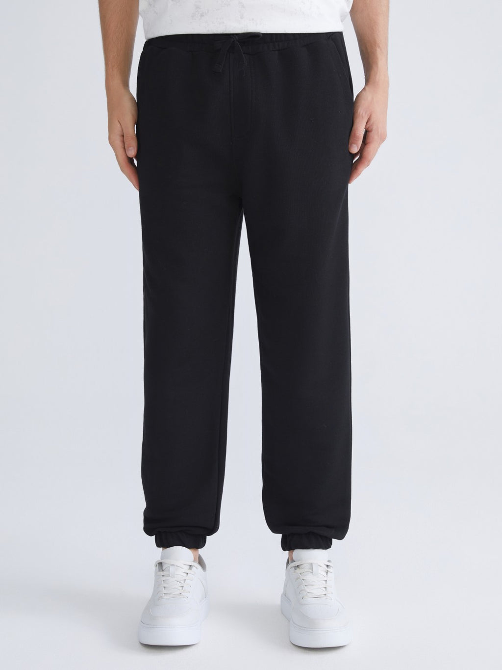 Xside Black Relaxed Fit Men Jogger Sweatpants