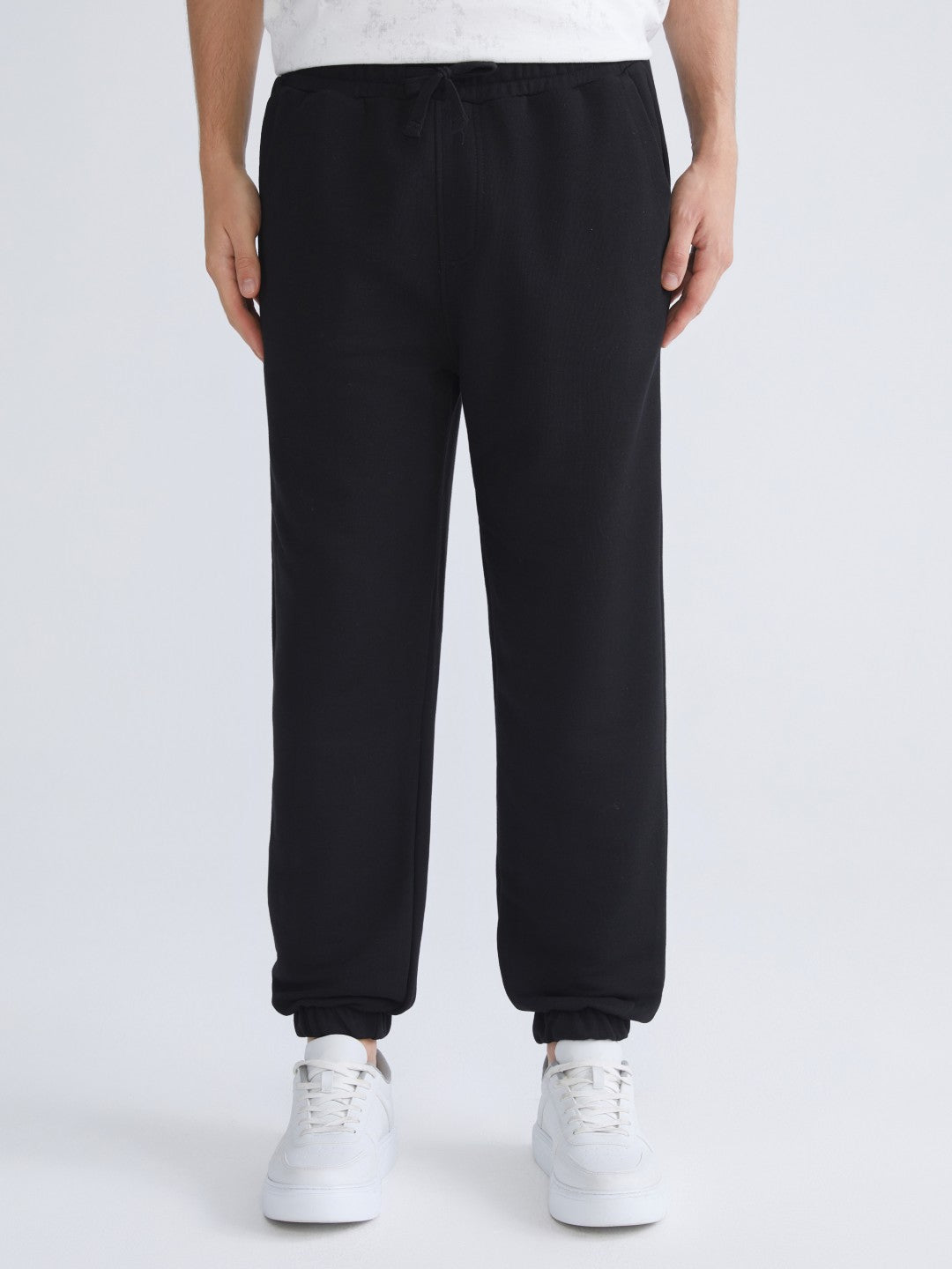Xside Black Relaxed Fit Men Jogger Sweatpants